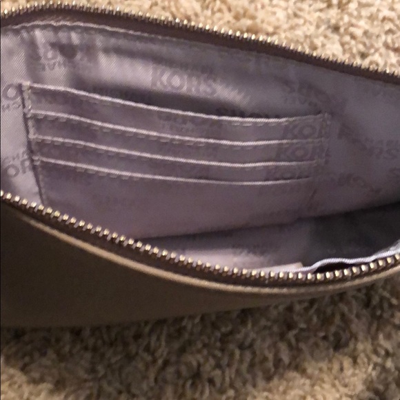 Michael Kors small purse - Picture 4 of 4